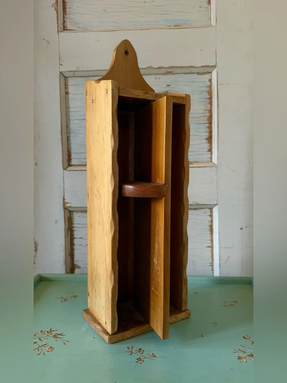 Vintage Wood Primitive Knife Holder, Rustic Kitchen Wall Decor, Storage